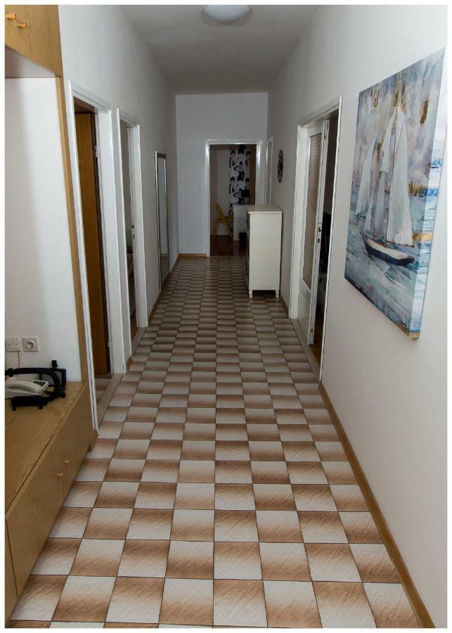 Large Apartment Between Split And Trogir Kaštela Extérieur photo