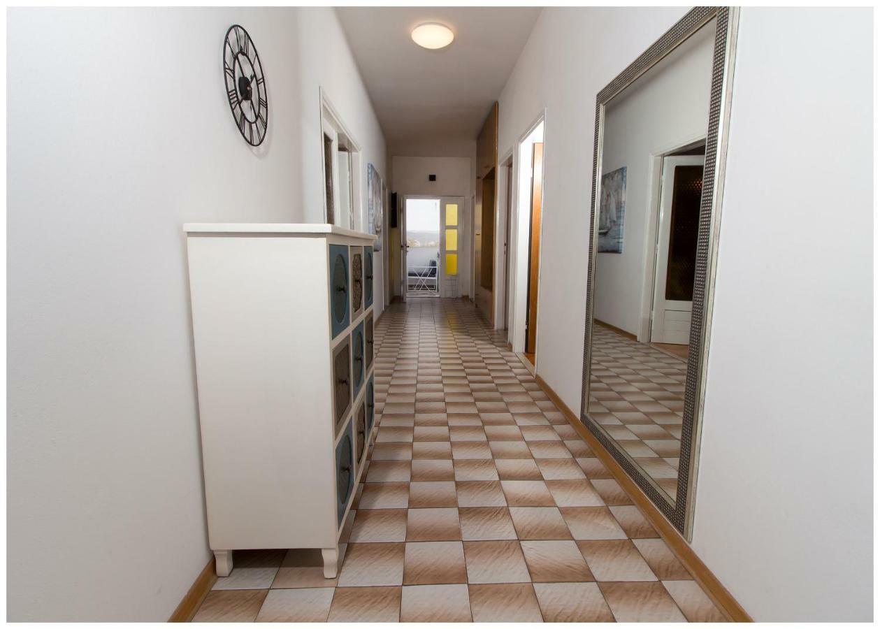 Large Apartment Between Split And Trogir Kaštela Extérieur photo